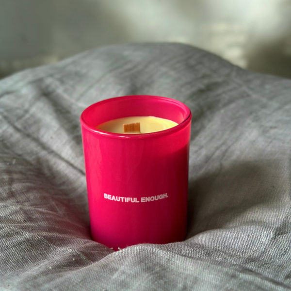 Świeca ’BEAUTIFUL ENOUGH’ - dark pink vanilla