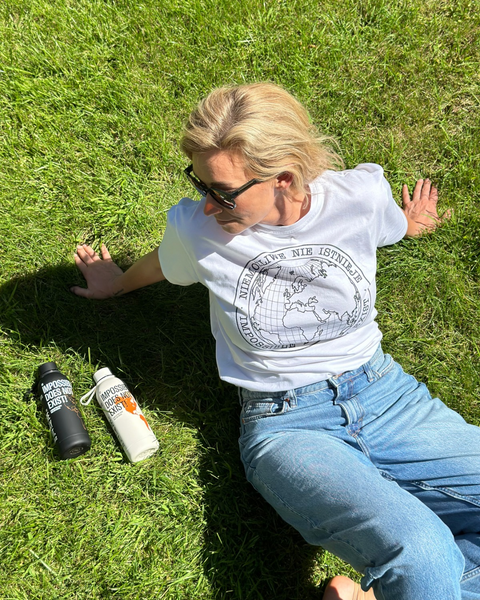 T-shirt oversize 'NIEMOŻLIWE NIE ISTNIEJE' - biały 