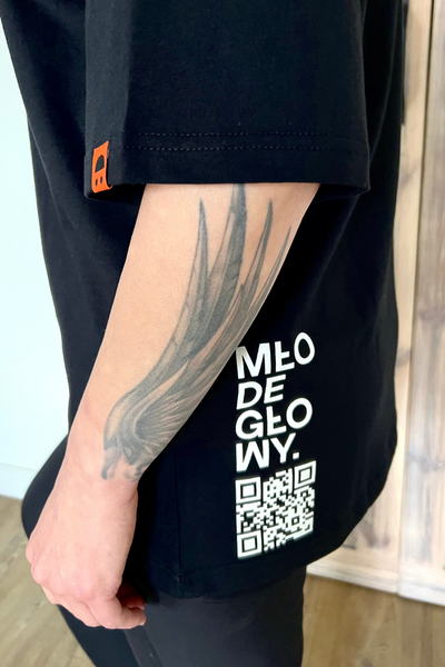 MŁODE GŁOWY® T-SHIRT OVERSIZE BLACK