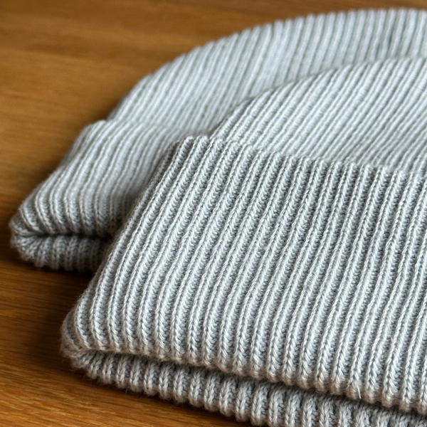 ZESTAW Z CIEPŁĄ CZAPKĄ I PLANEREM Z AUTOGRAFEM