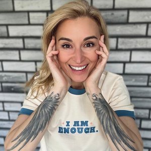 T-shirt 'I AM ENOUGH.' - calm blue