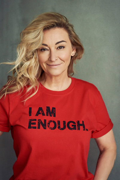 T-shirt oversize 'I AM ENOUGH' red limited edition