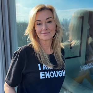 T-shirt new edition 'I AM ENOUGH.' - black