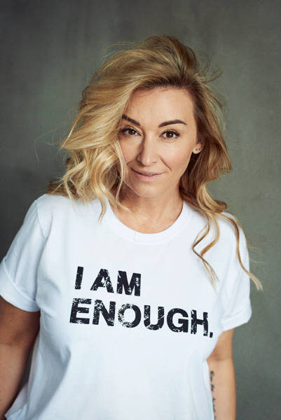 T-shirt oversize 'I AM ENOUGH' white