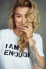 T-shirt oversize 'I AM ENOUGH' white